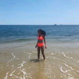 Meet your Posher, Maya